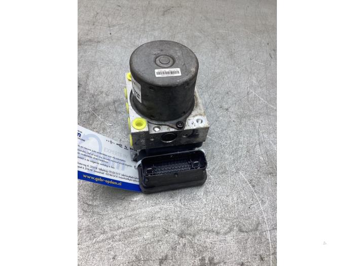 Usagé Pompe ABS Hyundai i10 (F5) 1.1i 12V Prix € 75,00 Règlement à la marge proposé par Gebr Opdam B.V.