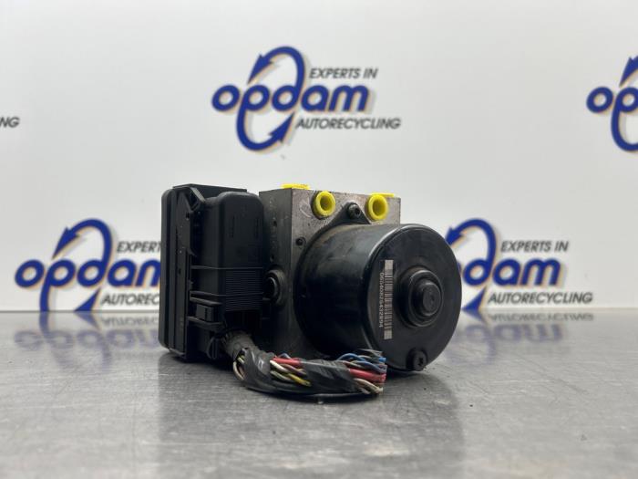 Begagnade ABS-pump Volvo V50 (MW) 1.6 D 16V Pris € 100,00 Marginaltabell erbjuds av Gebr Opdam B.V.