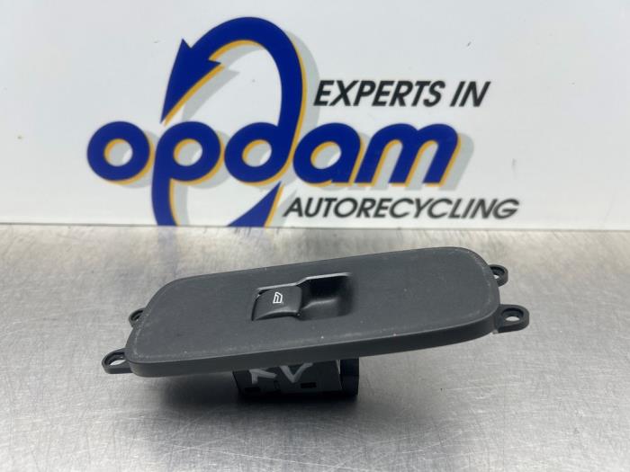 Usados Interruptor de ventanilla eléctrica Volvo V50 (MW) 1.6 D 16V Precio € 25,00 Norma de margen ofrecido por Gebr Opdam B.V.