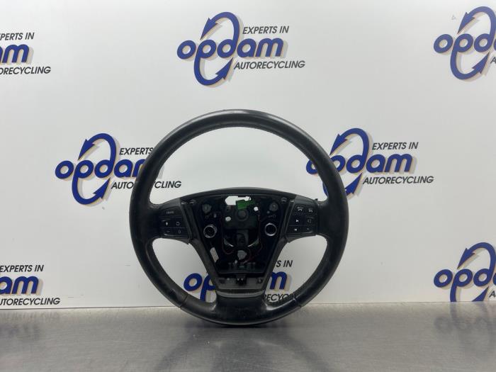 Usagé Volant Volvo V50 (MW) 1.6 D 16V Prix € 100,00 Règlement à la marge proposé par Gebr Opdam B.V.