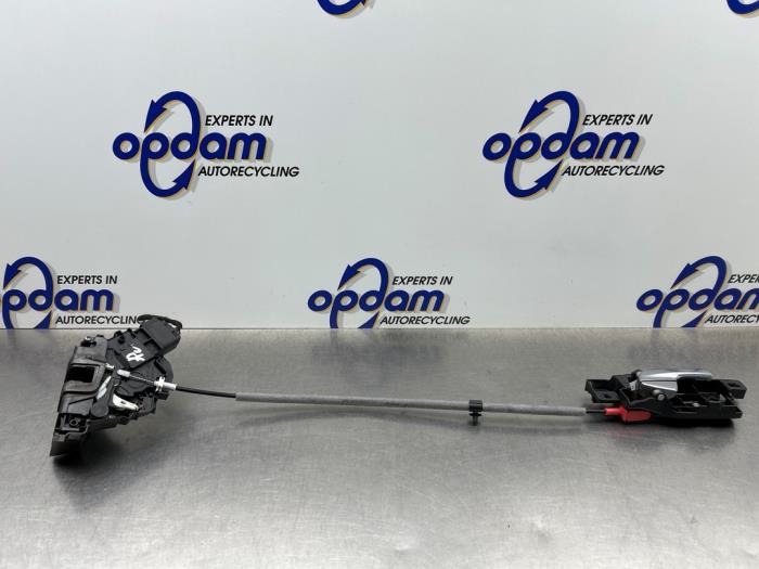 Begagnade Dörrlåsmekanism, 4-dörrars, höger fram Ford Mondeo IV Wagon 1.6 Ti 16V Pris € 50,00 Marginaltabell erbjuds av Gebr Opdam B.V.