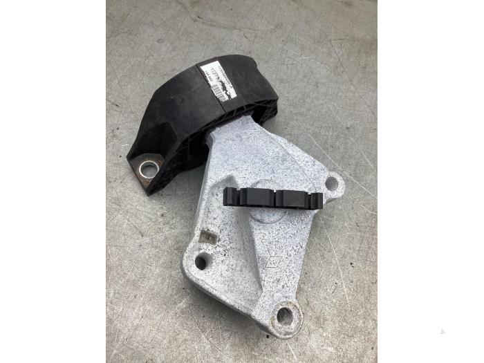Used Engine mount Renault Clio IV Estate/Grandtour (7R) 0.9 Energy TCE 12V Price € 30,00 Margin scheme offered by Gebr Opdam B.V.