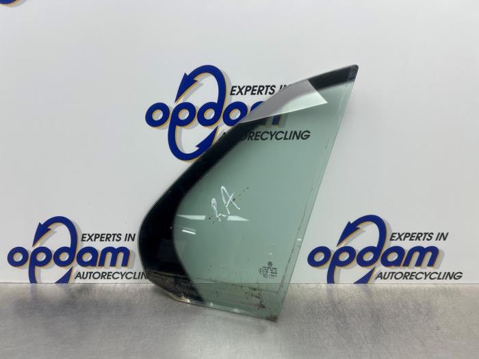 Usados Ventanilla triangular derecha detrás Volkswagen Jetta III (1K2) 1.6 FSI 16V Precio € 50,00 Norma de margen ofrecido por Gebr Opdam B.V.