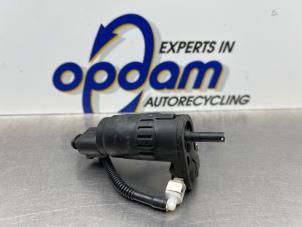Usagé Pompe lave-glace avant Volkswagen Caddy IV 2.0 TDI 75 Prix € 30,00 Règlement à la marge proposé par Gebr Opdam B.V.