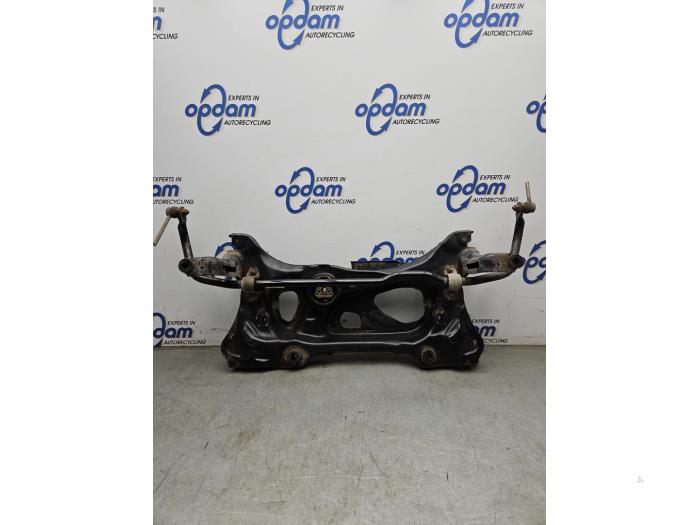 Usados Subchasis Volkswagen Golf VII (AUA) 1.4 GTE 16V Precio € 100,00 Norma de margen ofrecido por Gebr Opdam B.V.