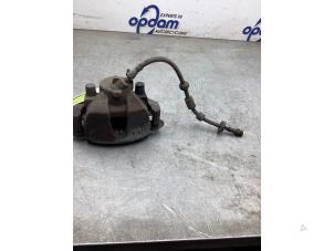 Usados Pinza de freno izquierda delante Volvo V40 (MV) 1.6 T3 GTDi 16V Precio € 40,00 Norma de margen ofrecido por Gebr Opdam B.V.