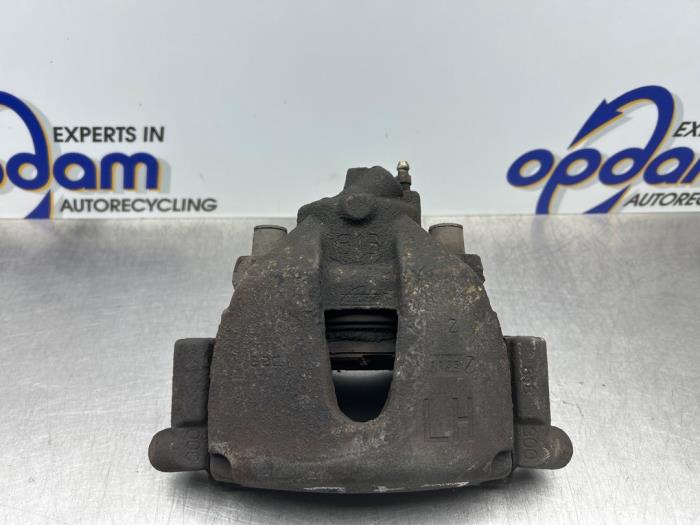 Usagé Etrier de frein avant gauche Volvo V50 (MW) 2.4 20V Prix € 50,00 Règlement à la marge proposé par Gebr Opdam B.V.