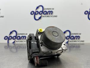 Begagnade ABS-pump Renault Grand Scénic II (JM) 2.0 16V Pris € 150,00 Marginaltabell erbjuds av Gebr Opdam B.V.