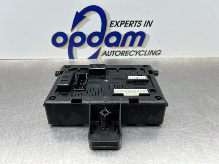 Used Body control computer Renault Clio III Estate/Grandtour (KR) 1.2 16V TCE 100 Price € 100,00 Margin scheme offered by Gebr Opdam B.V.