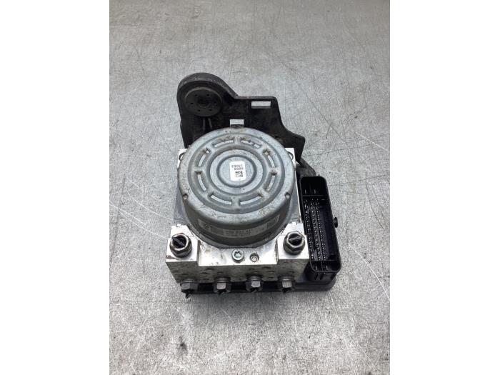 Usagé Bloc ABS Volkswagen Golf VII (AUA) 1.4 GTE 16V Prix € 175,00 Règlement à la marge proposé par Gebr Opdam B.V.