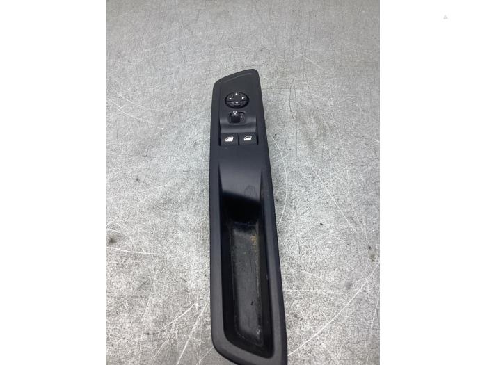 Usados Interruptor de ventanilla eléctrica Toyota ProAce 2.0 D-4D 140 16V Precio € 60,50 IVA incluido ofrecido por Gebr Opdam B.V.