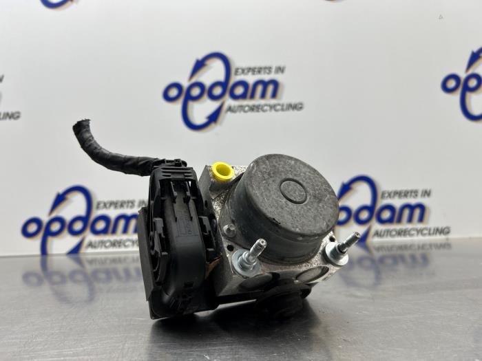 Begagnade ABS-pump Ford Ka II 1.2 Pris € 125,00 Marginaltabell erbjuds av Gebr Opdam B.V.