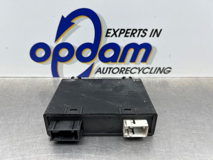 Begagnade PDC-modul Opel Zafira (M75) 2.2 16V Direct Ecotec Pris € 50,00 Marginaltabell erbjuds av Gebr Opdam B.V.