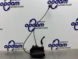 Begagnade Dörrlåsmekanism, 2-dörrars, höger Renault Master III (MA/MB/MC/MD/MH/MF/MG/MH) 2.3 dCi 16V Pris € 75,00 Marginaltabell erbjuds av Gebr Opdam B.V.