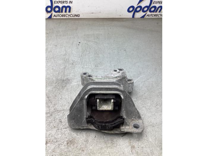 Usagé Support moteur Nissan Qashqai (J11) 1.2 DIG-T 16V Prix € 35,00 Règlement à la marge proposé par Gebr Opdam B.V.