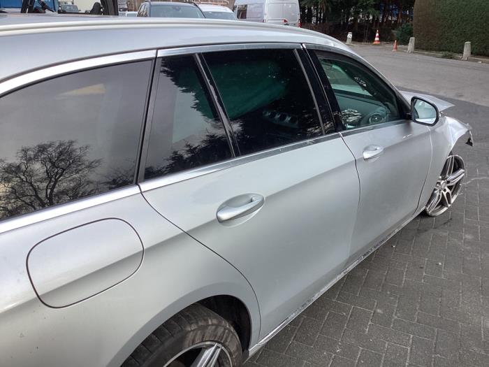 Begagnade Bakdörr, 4-dörrars, höger Mercedes E Estate (S213) E-200d 2.0 Turbo 16V Pris € 600,00 Marginaltabell erbjuds av Gebr Opdam B.V.