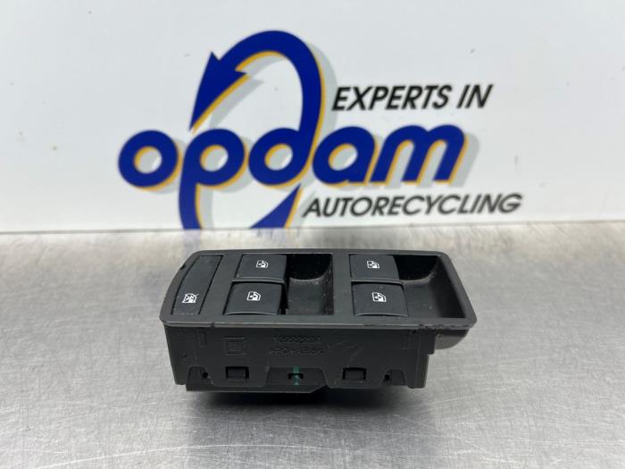 Usados Interruptor de ventanilla eléctrica Opel Insignia Sports Tourer 1.4 Turbo 16V Ecotec Precio € 50,00 Norma de margen ofrecido por Gebr Opdam B.V.