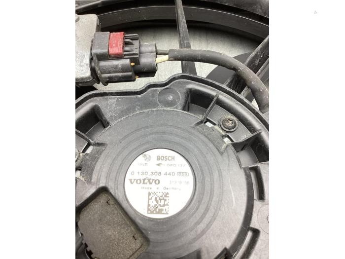 Używane Wentylator Volvo V40 (MV) 1.6 T3 GTDi 16V Cena € 100,00 Procedura marży oferowane przez Gebr Opdam B.V.