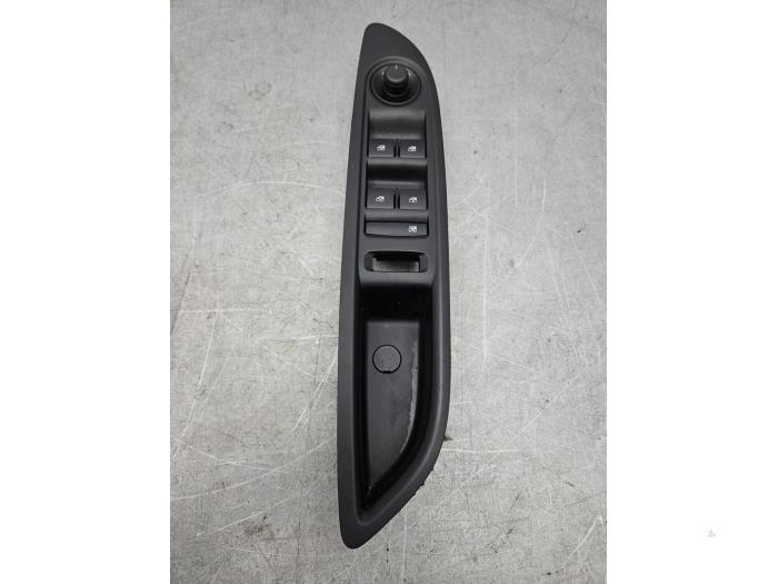 Usados Interruptor de ventanilla eléctrica Opel Mokka/Mokka X 1.4 Turbo 16V 4x2 Precio € 30,00 Norma de margen ofrecido por Gebr Opdam B.V.