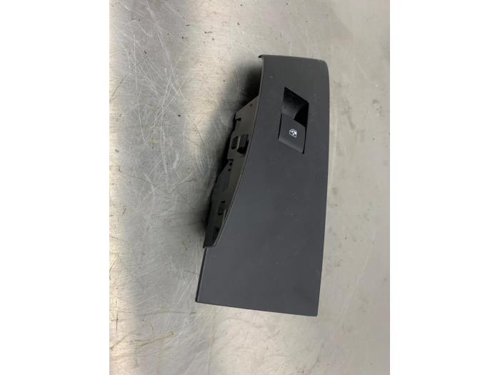 Usados Interruptor de ventanilla eléctrica Opel Astra J Sports Tourer (PD8/PE8/PF8) 1.6 16V Precio € 20,00 Norma de margen ofrecido por Gebr Opdam B.V.