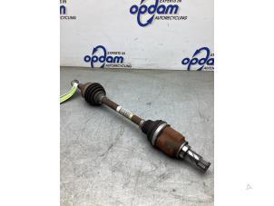 Usados Eje de transmisión izquierda delante Renault Twingo III (AH) 1.0 SCe 75 12V Precio € 100,00 Norma de margen ofrecido por Gebr Opdam B.V.