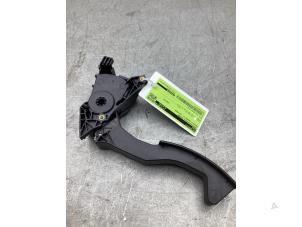 Usados Sensor de posición de acelerador Renault Twingo III (AH) 1.0 SCe 75 12V Precio € 30,00 Norma de margen ofrecido por Gebr Opdam B.V.