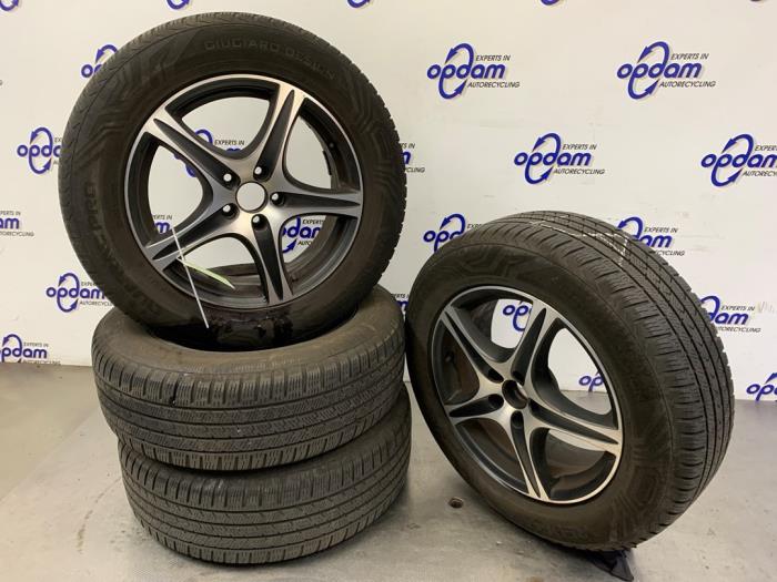 Begagnade Sporthjulsuppsättning Peugeot 5008 II (M4/MC/MJ/MR) 1.2 12V e-THP PureTech 130 Pris € 375,00 Marginaltabell erbjuds av Gebr Opdam B.V.