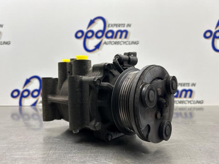 Usagé Pompe clim Ford Fusion 1.4 16V Prix € 99,00 Règlement à la marge proposé par Gebr Opdam B.V.