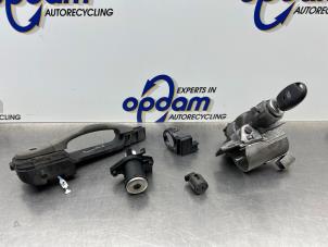 Usagé Kit serrure cylindre (complet) Ford Fusion 1.4 16V Prix € 150,00 Règlement à la marge proposé par Gebr Opdam B.V.