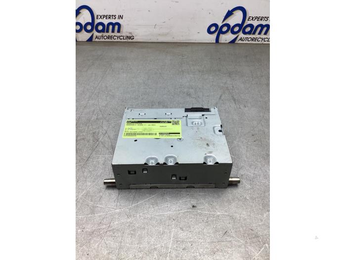 Usagé Ecran Gps Mercedes C (W205) C-180 1.5 EQ Boost Prix € 500,00 Règlement à la marge proposé par Gebr Opdam B.V.