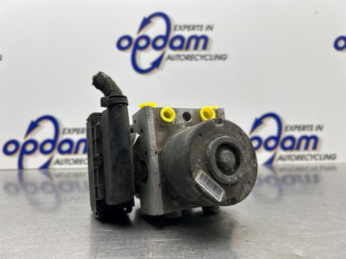 Begagnade ABS-pump Opel Astra H (L48) 1.6 16V Twinport Pris € 125,00 Marginaltabell erbjuds av Gebr Opdam B.V.