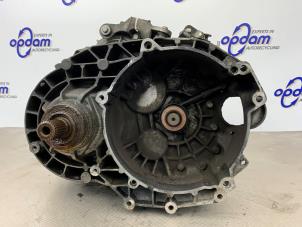Usados Caja de cambios Volkswagen Transporter T5 2.5 TDi PF Precio € 800,00 Norma de margen ofrecido por Gebr Opdam B.V.