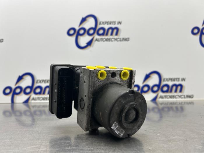 Begagnade ABS-pump Opel Astra H SW (L35) 1.6 16V Twinport Pris € 200,00 Marginaltabell erbjuds av Gebr Opdam B.V.