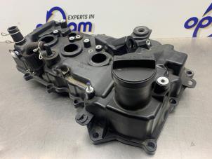 Usados Tapa de válvulas Peugeot 108 1.0 12V VVT-i Precio € 150,00 Norma de margen ofrecido por Gebr Opdam B.V.