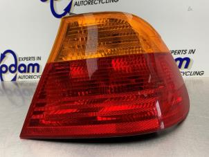 Usagé Feu arrière secondaire droit BMW 3 serie (E46/2) 320 Ci 24V Prix € 40,00 Règlement à la marge proposé par Gebr Opdam B.V.