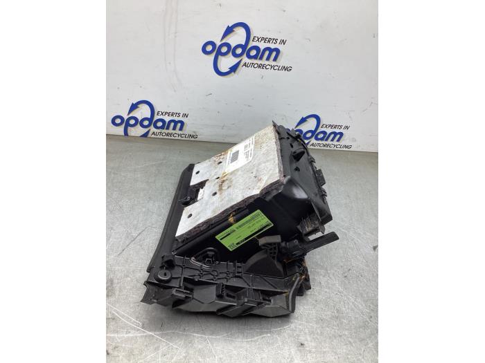 Begagnade Handskfack BMW 1 serie (F40) 118i 1.5 TwinPower 12V Pris € 75,00 Marginaltabell erbjuds av Gebr Opdam B.V.