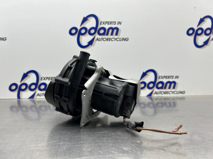 Używane Pompa gazów spalinowych BMW 3 serie (E46/2C) 325 Ci 24V Cena € 60,00 Procedura marży oferowane przez Gebr Opdam B.V.