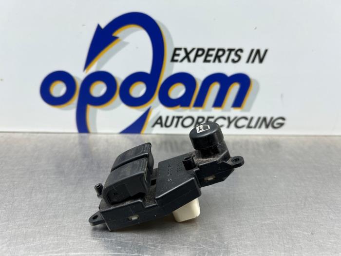 Usados Interruptor de ventanilla eléctrica Suzuki Wagon-R+ (RB) 1.3 16V Precio € 35,00 Norma de margen ofrecido por Gebr Opdam B.V.