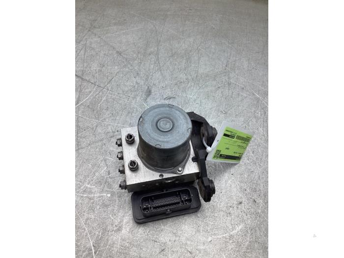 Begagnade ABS-pump Seat Arona (KJX) 1.0 TSI 12V Pris € 50,00 Marginaltabell erbjuds av Gebr Opdam B.V.
