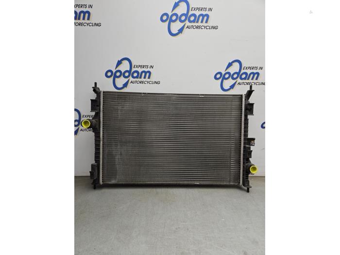 Used Radiator Peugeot 3008 II (M4/MC/MJ/MR) 1.2 12V e-THP PureTech 130 Price € 75,00 Margin scheme offered by Gebr Opdam B.V.