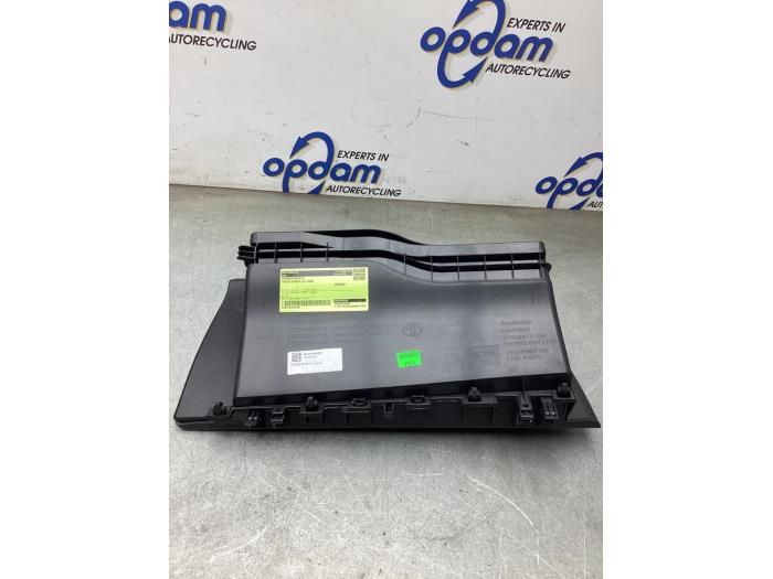 Begagnade Handskfack Toyota Aygo X 1.0 12V VVT-i Pris € 50,00 Marginaltabell erbjuds av Gebr Opdam B.V.