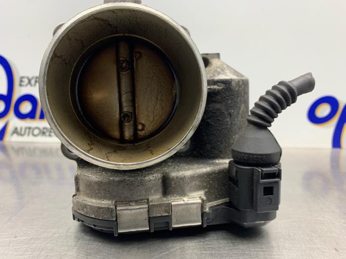 Usagé Boîtier accélérateur Audi A4 (B6) 1.8 T 20V Prix € 75,00 Règlement à la marge proposé par Gebr Opdam B.V.