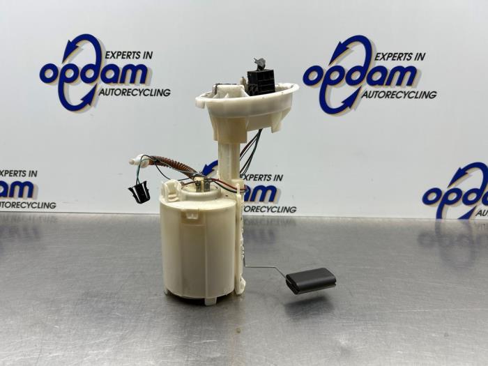 Begagnade Bensinpump BMW Mini (R50/53) 1.6 16V Cooper Pris € 75,00 Marginaltabell erbjuds av Gebr Opdam B.V.