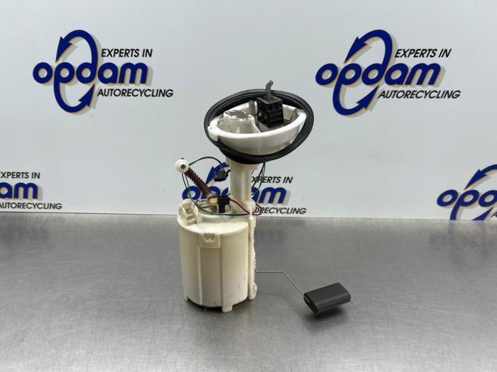 Begagnade Bensinpump BMW Mini (R50/53) 1.6 16V Cooper Pris € 75,00 Marginaltabell erbjuds av Gebr Opdam B.V.