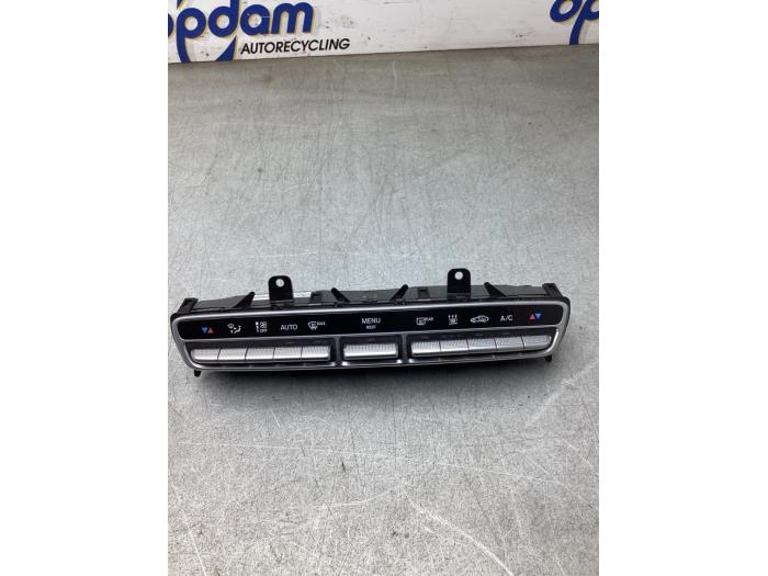 Begagnade Värmekontrollpanel Mercedes E (W213) E-300 e 2.0 Turbo 16V Pris € 145,20 Inklusive moms erbjuds av Gebr Opdam B.V.