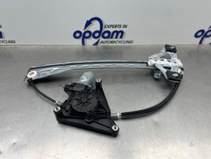 Begagnade Fönstermekanism, 4-dörrars, höger fram Peugeot 108 1.0 12V VVT-i Pris € 40,00 Marginaltabell erbjuds av Gebr Opdam B.V.