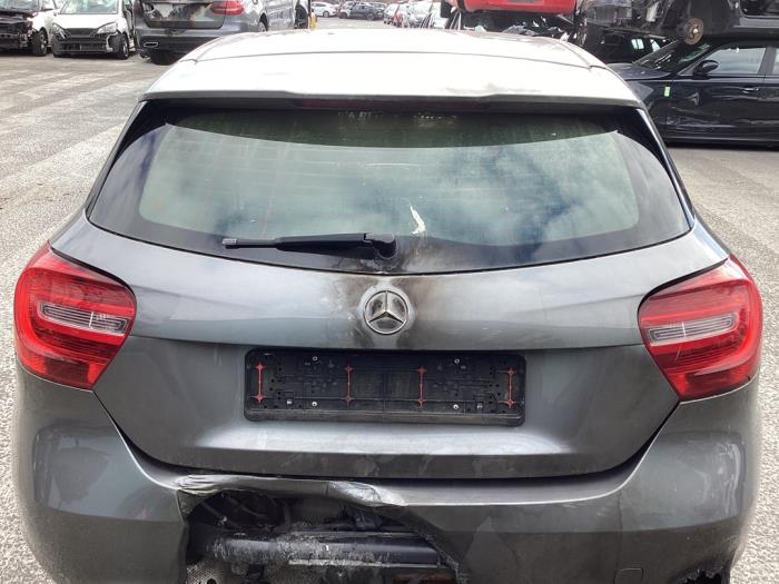 Begagnade Baklucka Mercedes A (W176) 1.6 A-180 16V Pris € 250,00 Marginaltabell erbjuds av Gebr Opdam B.V.