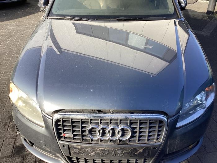 Używane Maska Audi A4 (B7) 3.2 FSI V6 30V Quattro Cena € 100,00 Procedura marży oferowane przez Gebr Opdam B.V.