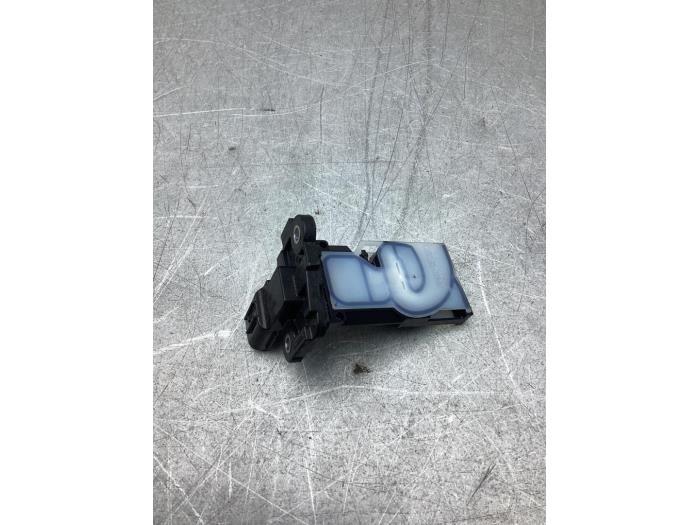 Gebrauchte Luftmengenmesser Toyota Yaris IV (P21/PA1/PH1) 1.5 12V Hybrid 115 Preis € 50,00 Margenregelung angeboten von Gebr Opdam B.V.