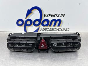 Usados Interruptor de luz de pánico Mercedes C (W203) 3.2 C-320 V6 18V Precio € 75,00 Norma de margen ofrecido por Gebr Opdam B.V.